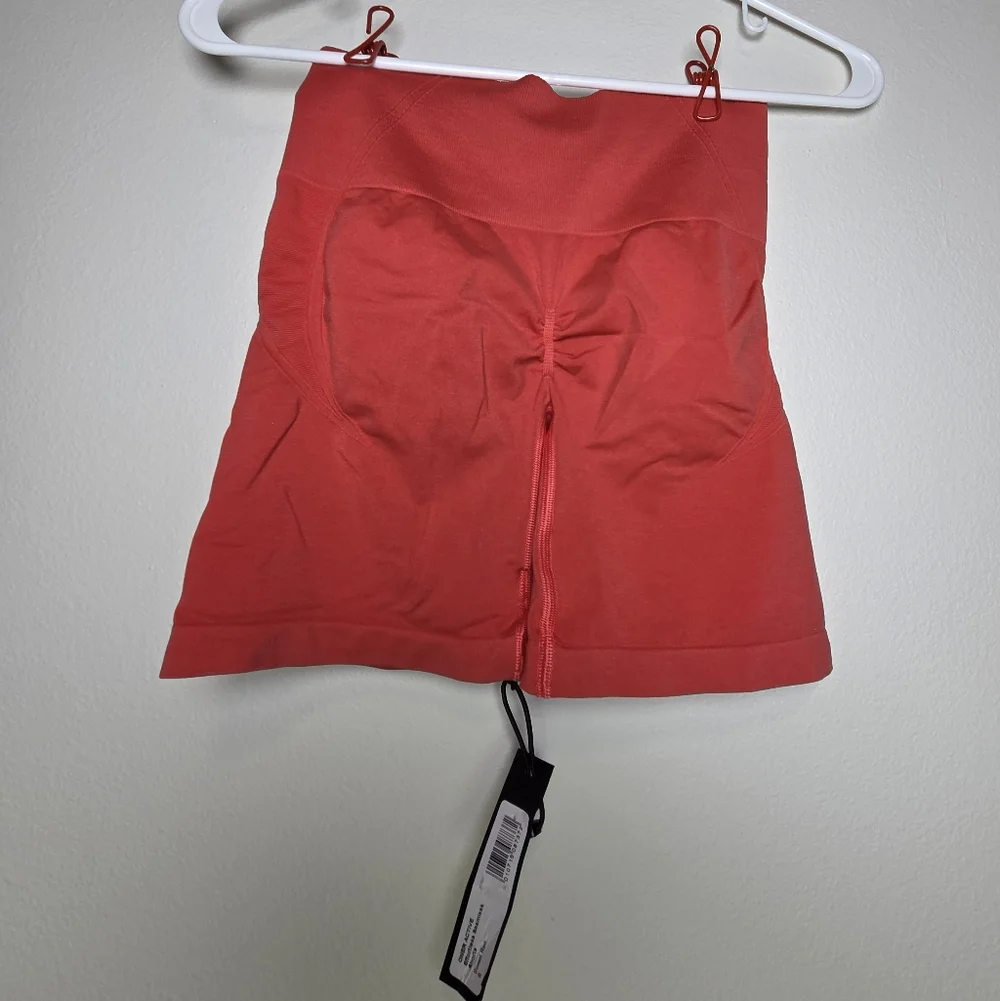 NWT Oner Active Effortless Seamless Shorts Small Sweet Red - Picture 4 of 4